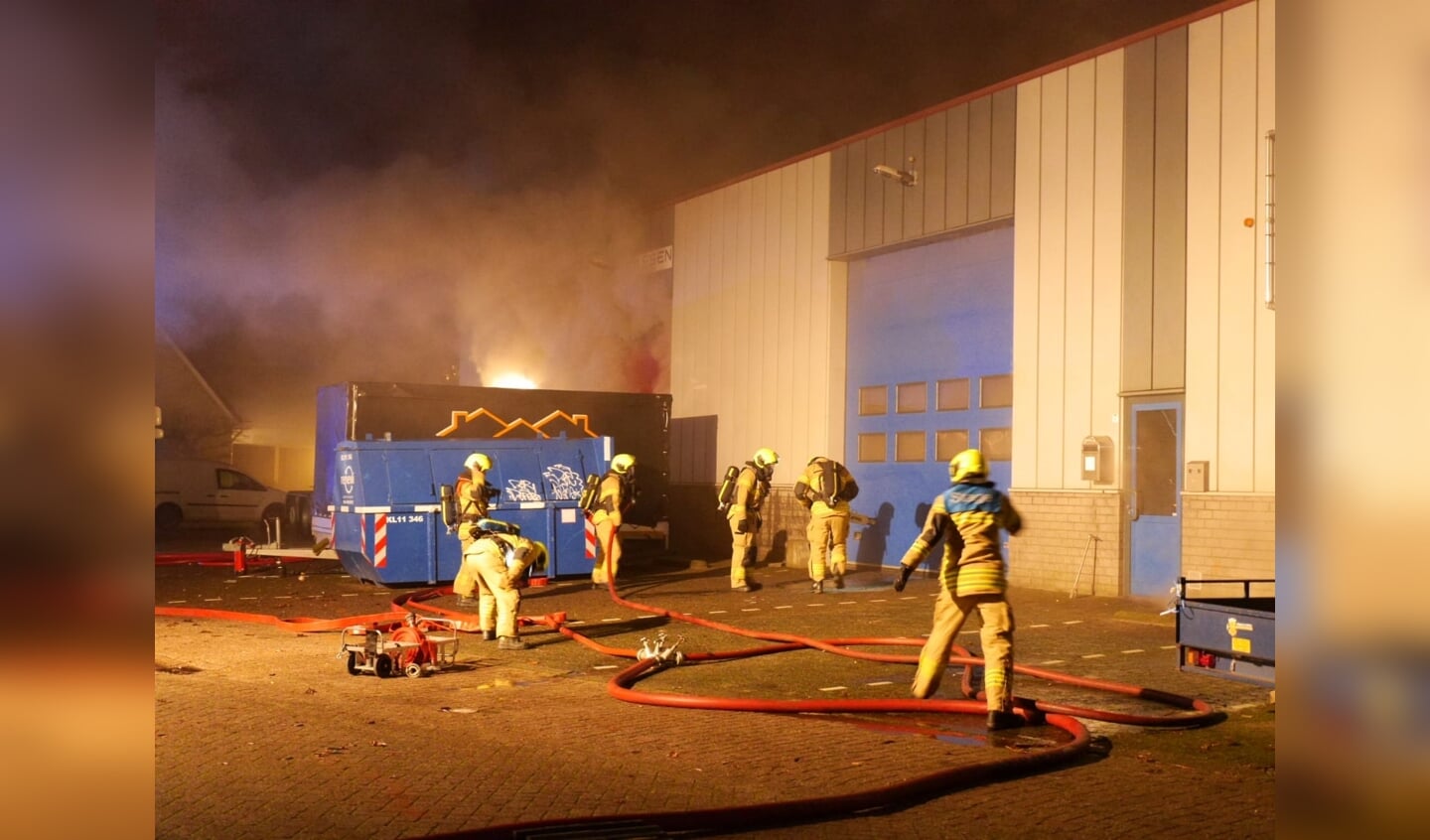 De eerste dag van het nieuwe jaar wordt Hardinxveld opgeschrikt door een grote brand. 