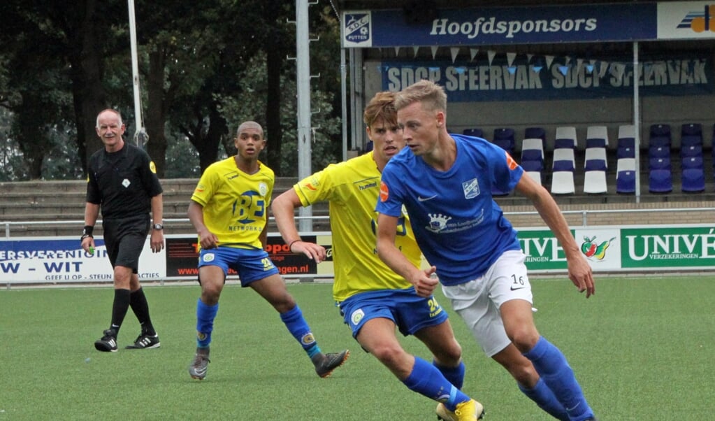 SDCP-aanvaller Wilbert Thomassen (rechts) speelt het komend seizoen voor SDV Barneveld.