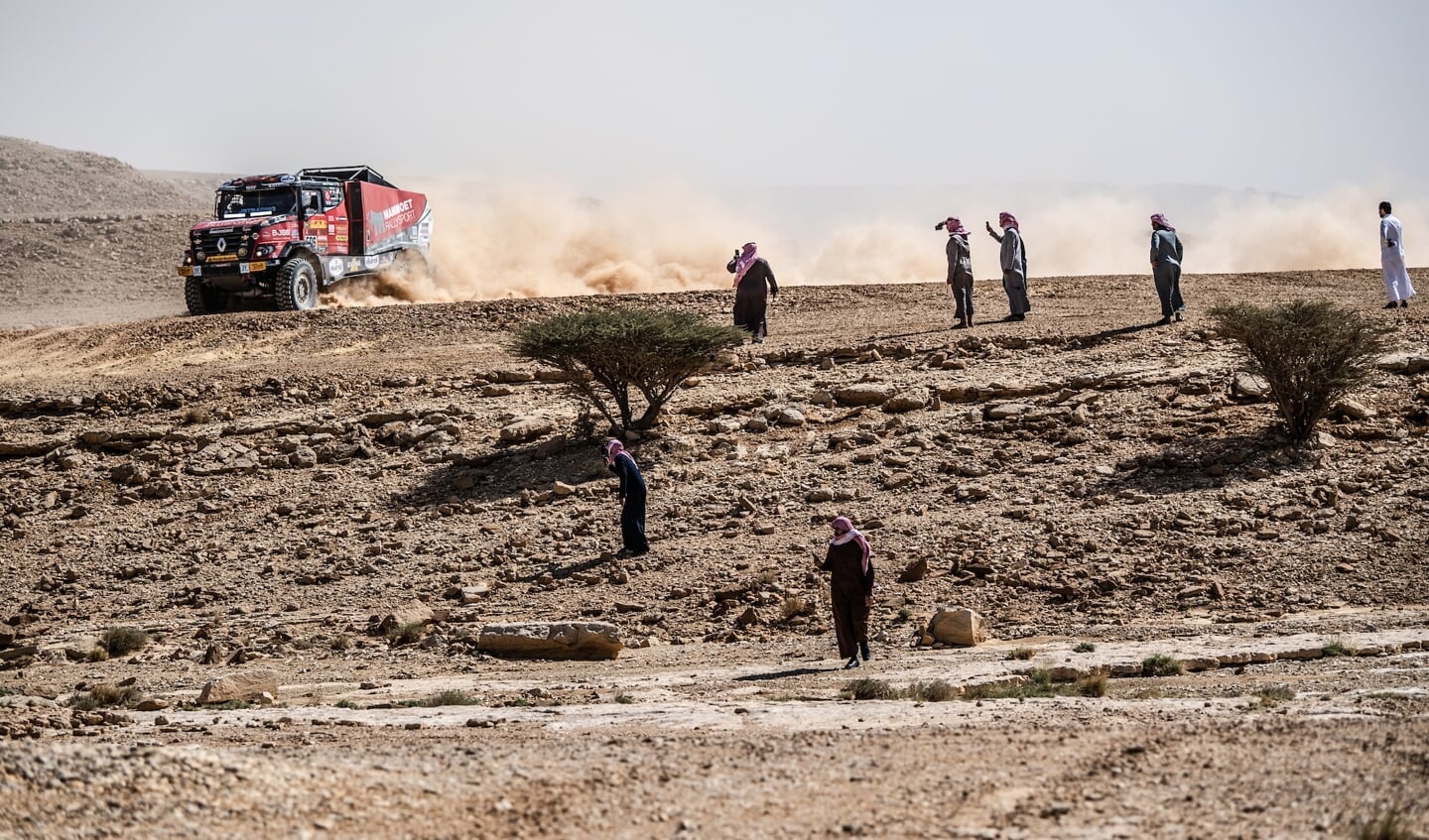 Het team van Mammoet Rallysport doet er alles aan om de finish te halen in de Dakar Rally.
