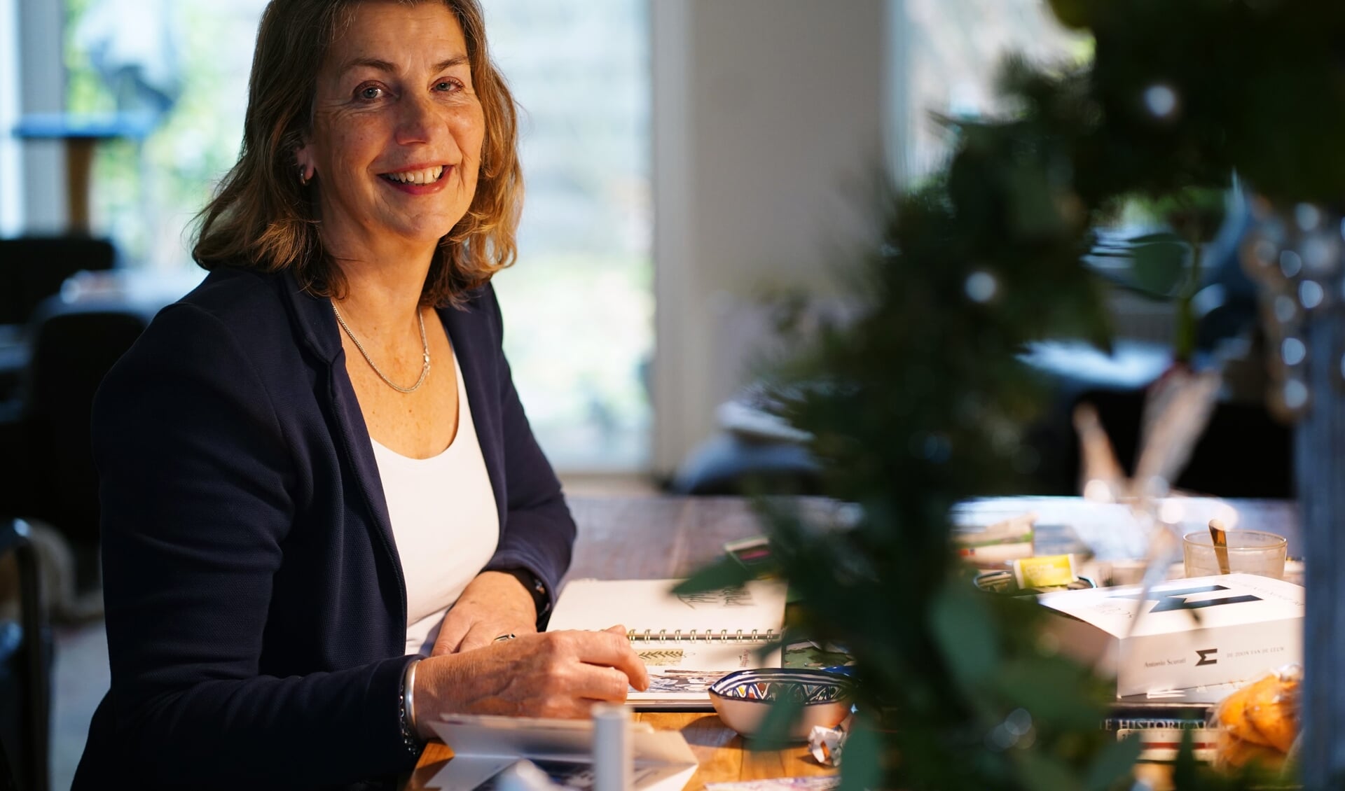 Elsbeth is heel creatief en maakt kunstwerken van diverse materialen.