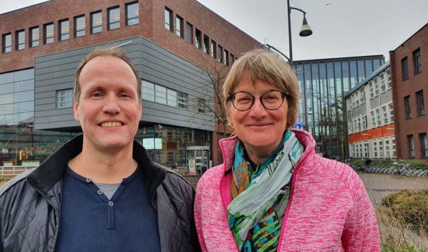 Danny Keff en Anja Tekelenburg zijn de nieuwe dorpsdichters van Houten en maken zich sterk voor meer ruimte voor poëzie in Houten