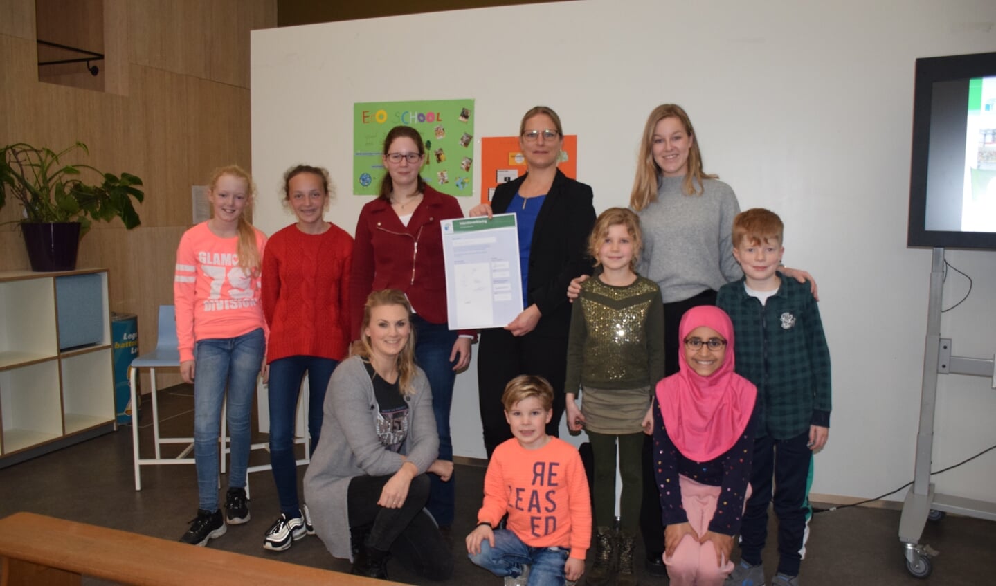 Het Ecoteam met Sera Hoeks van Natuurcentrum Gorinchem en Judy van Boxtel adjunct directeur Merwedeschool