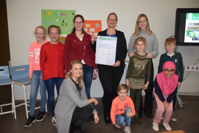 Het Ecoteam met Sera Hoeks van Natuurcentrum Gorinchem en Judy van Boxtel adjunct directeur Merwedeschool