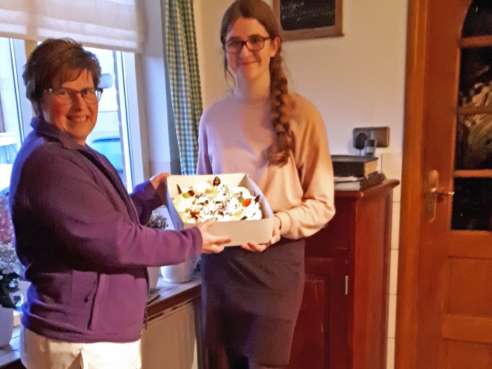 De winnaar van de HdS puzzel ontvangt heerlijke taart