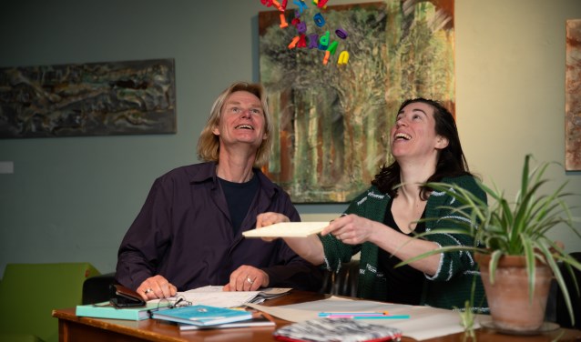 Initiatiefnemers Peter Borsje (links) en Hendrikje van Leest (rechts) van theaterwerkplaats De Spelerij.