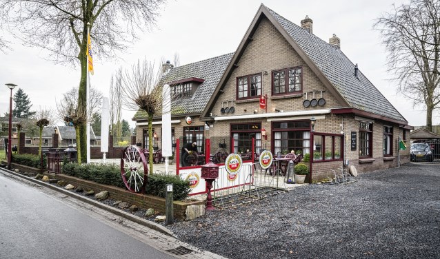 Restaurant De Brinkhof in het dorpscentrum van Kootwijk.