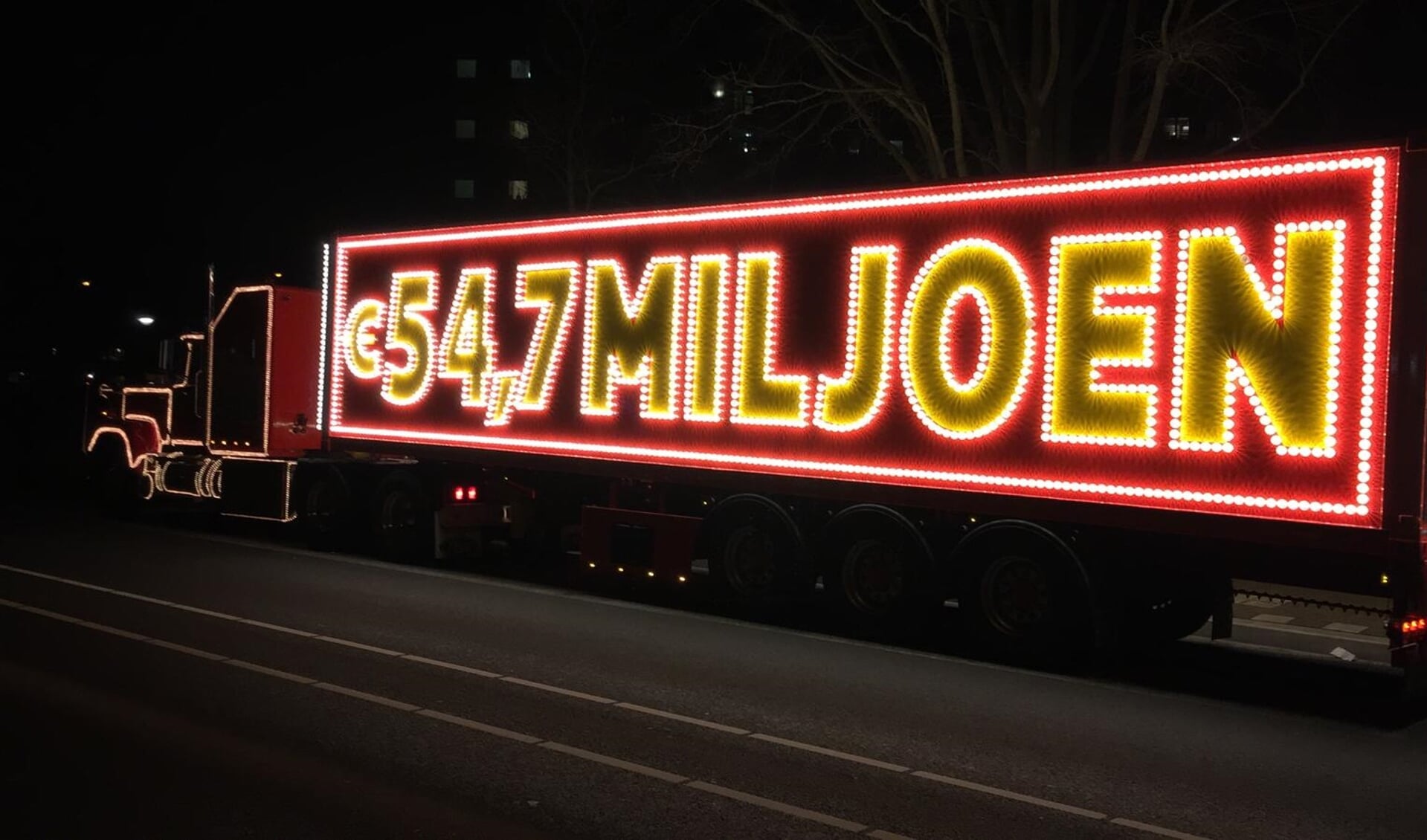 De Postcode Loterij-truck bracht Nieuw-Vennep eerder vanavond meerdere multimiljonairs.