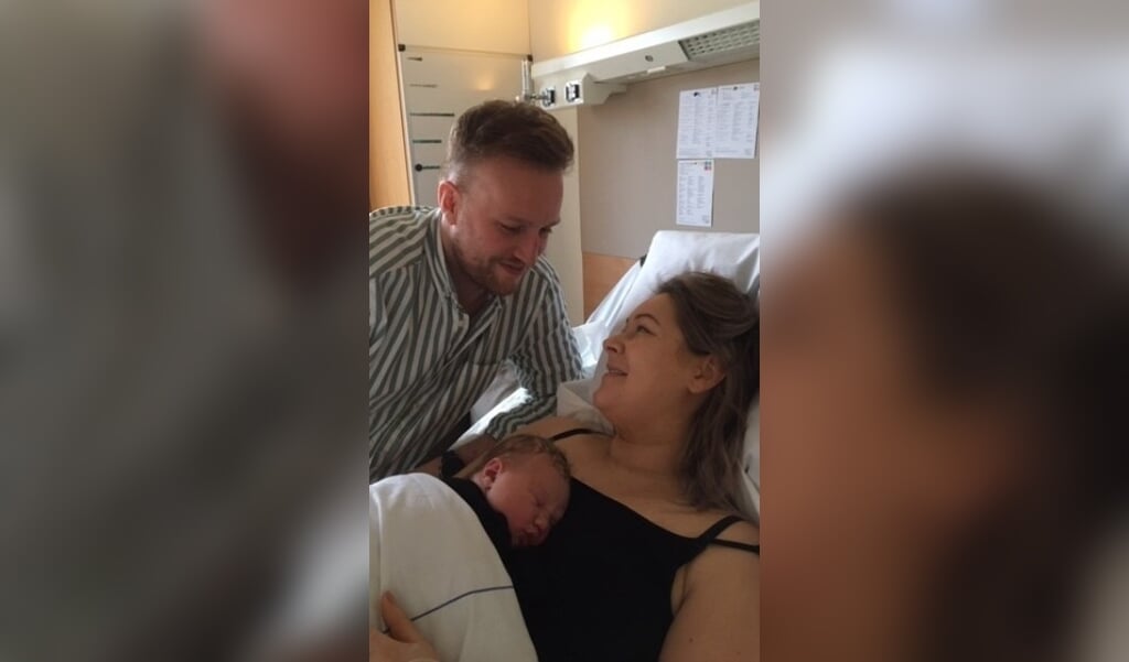 Baby Virne met haar ouders uit Elst. Zij was de eerste baby van 2020 in ziekenhuis Gelderse Vallei in Ede.