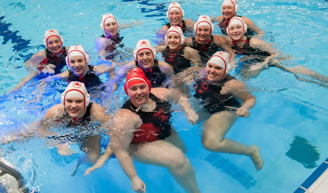 De damesploeg van de Duinkikkers speelt zaterdag de topper tegen koploper Aquarijn. Bij winst lonkt de titel.