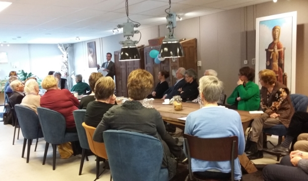 <p>Bijeenkomst voor mantelzorgers in Uw Mantelzorg Café (vóór corona).</p>