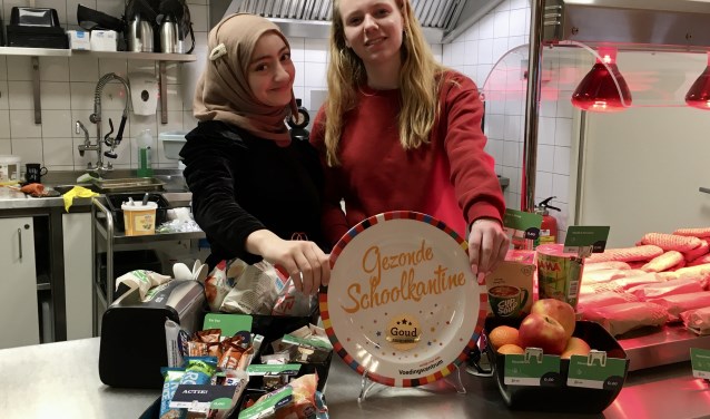 Leerlingen van KSG De Breul met de Gouden Schoolkantine Schaal