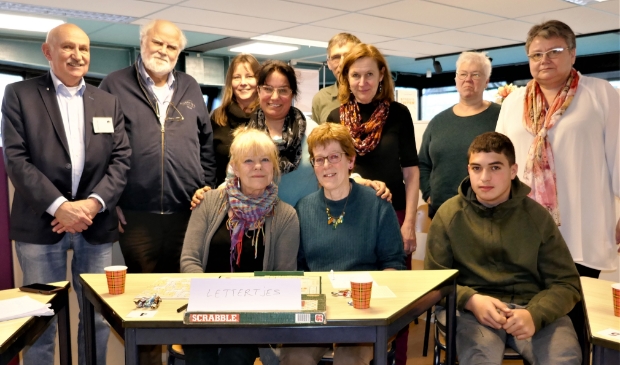 <p>Na onder meer een scrabblewedstrijd (foto) houdt de SLAS nu een columnwedstrijd.</p>