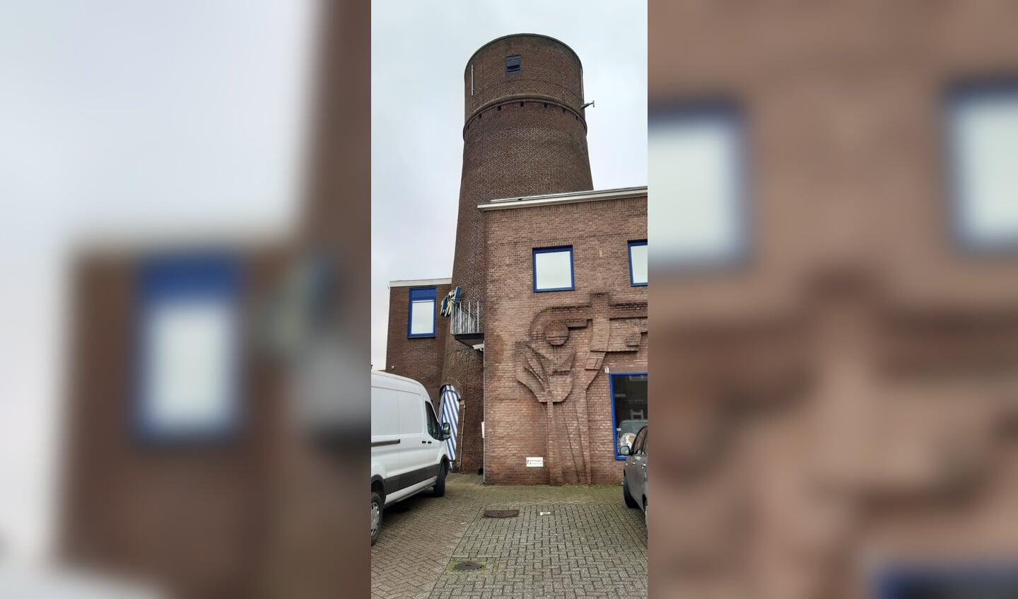 Metselsierwerk in het winkelpand aan de Molenweg dat wordt gesloopt