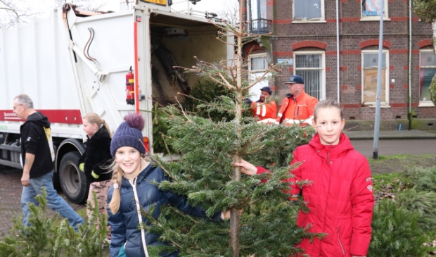<p>Begin volgend jaar is er een alternatieve kerstbomeninzameling, Spaarnelanden haalt de bomen op gezette tijden op.</p>