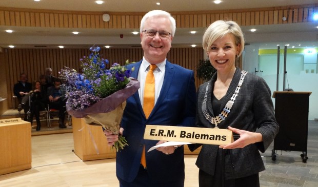 Eric Balemans na zijn installatie op 28 januari 2020, samen met burgemeester Iris Meerts