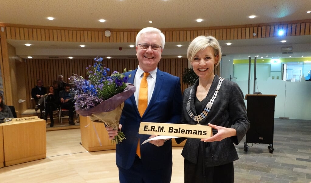 Eric Balemans na zijn installatie op 28 januari 2020, samen met burgemeester Iris Meerts