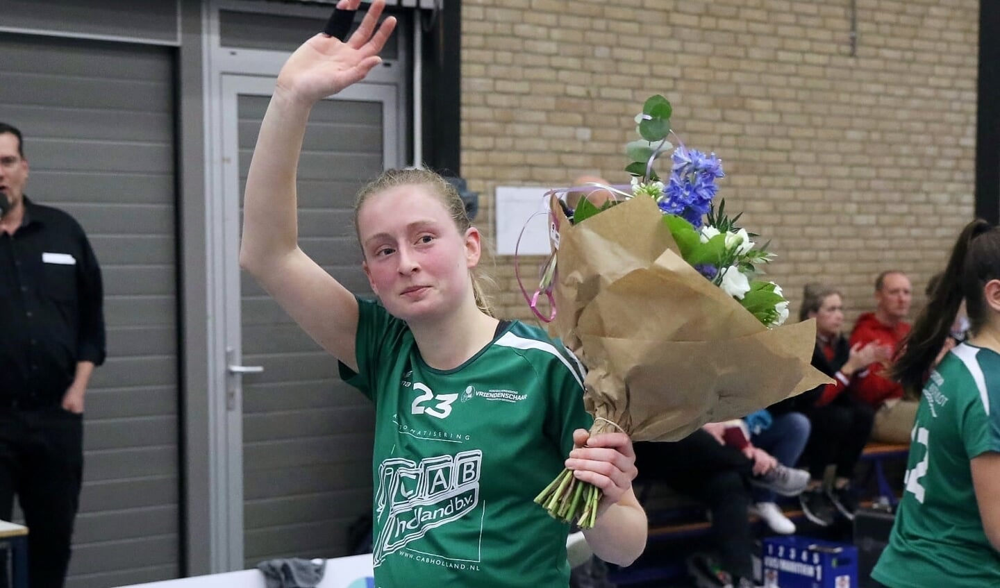 Afcheidsbloemen voor Arjanne Ambachtsheer-Verhoef