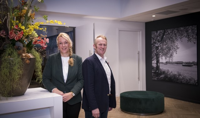 We kunnen hier een uitvaartdienst houden voor drie tot driehonderd personen. Daar hebben we verschillende ruimten voor.