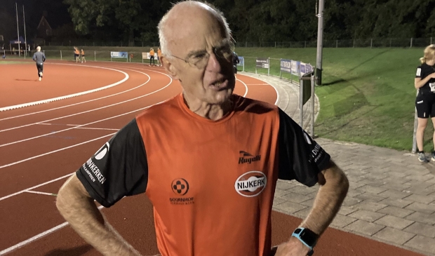 <p>Na het behalen van het Nederlands record was Wim Oudejans dinsdagavond duidelijk in zijn nopjes</p>