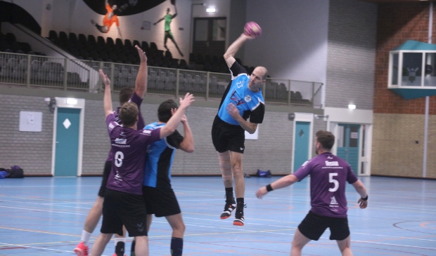 <p>Mark Roest haalt uit.</p>