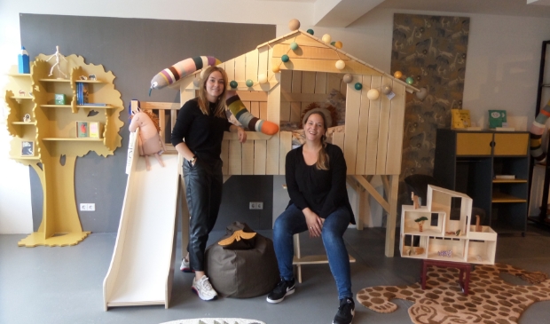 <p>Noa Brand en José Bontenbal van kinderwinkel Kids Architects helpen kinderen graag bij het ontwerpen van hun eigen droomkamer.</p>
