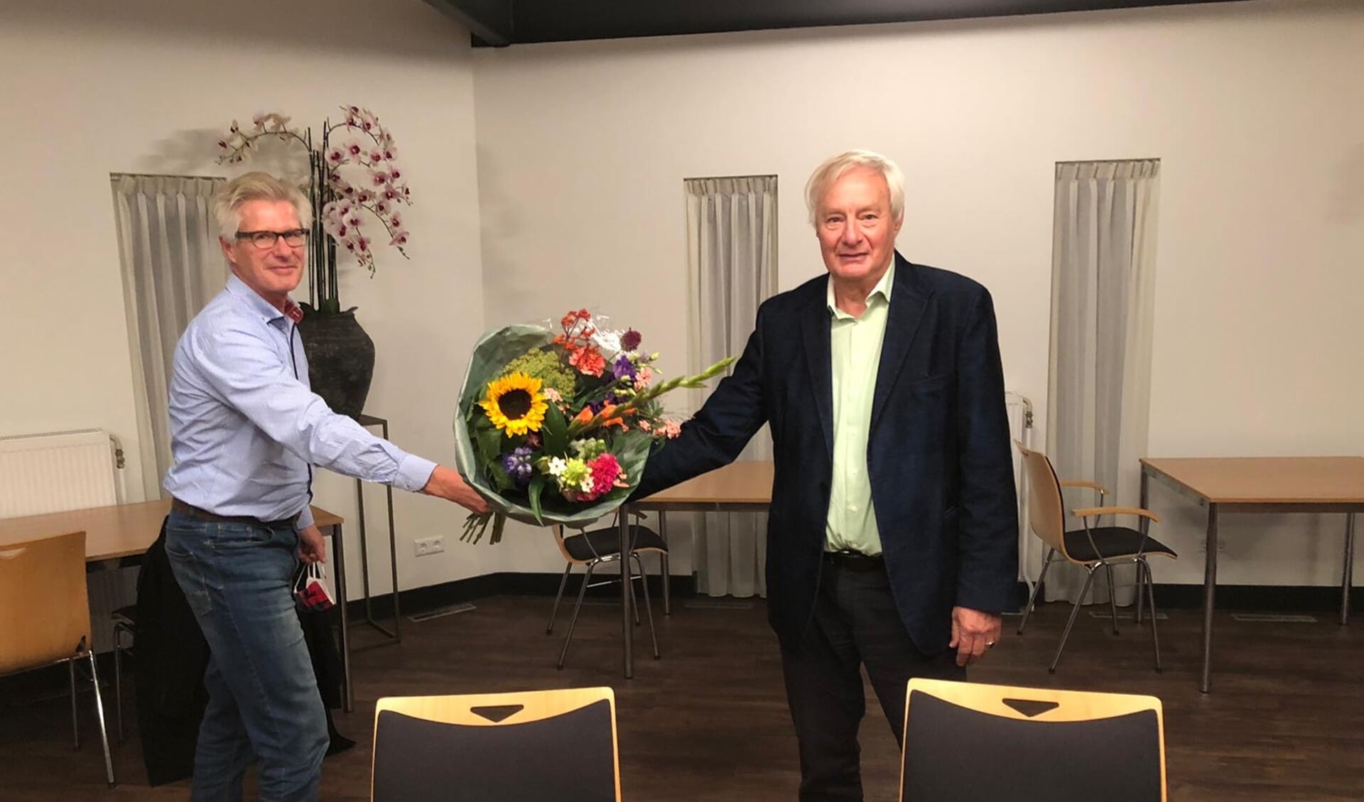 Tijdens de jaarlijkse algemene ledenvergadering van de CDA afdeling Baarn afgelopen dinsdag is afscheid genomen van voorzitter Bas van den Boom (rechts).  