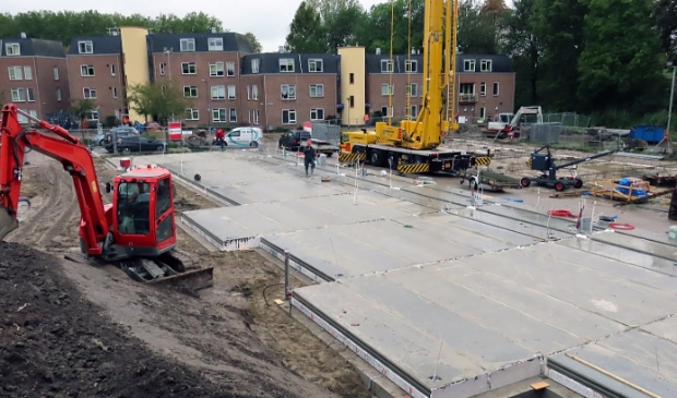 <p>Contouren van de Helden van Gorkum aan de Bagijnenwalstraat worden steeds beter zichtbaar</p>