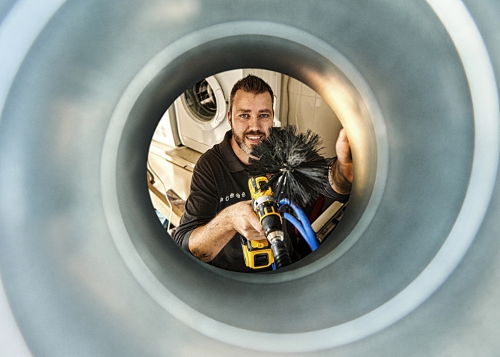 Ventilatiesysteem wordt schoongemaakt door Feenstra