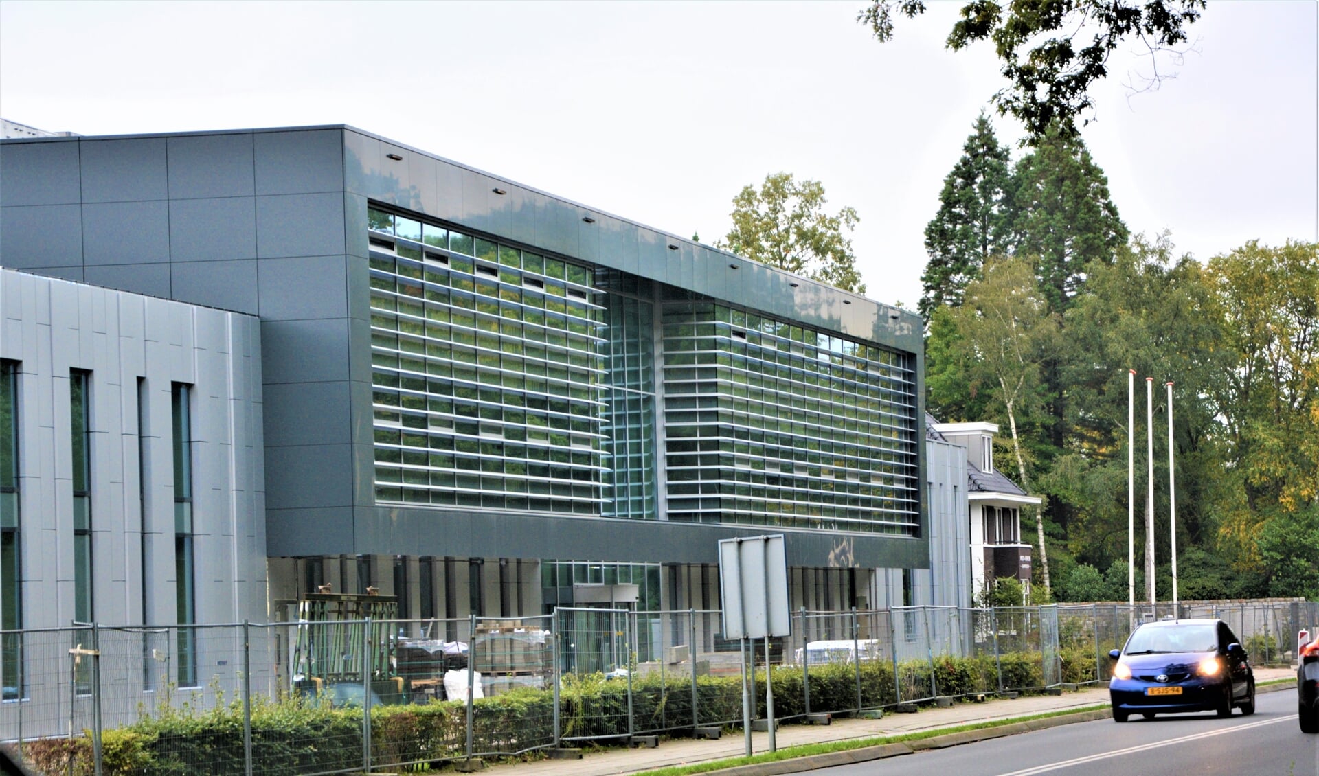 Het nieuwe hoofdkantoor van het Barneveldse bedrijf Moba aan de Stationsweg.