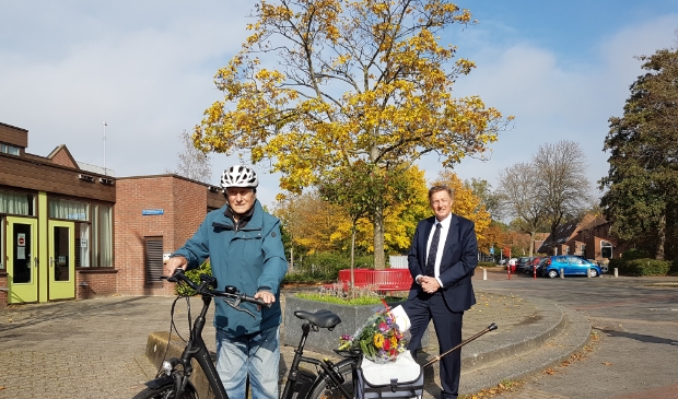 <p>Ben Start werd in het zonnetje gezet door wethouder Rob Ellermeijer.</p>