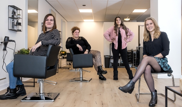 <p>Van links naar rechts Sandra Celik, Renate de Graaf, Dina Benali en Demi van Herwaarden.</p>