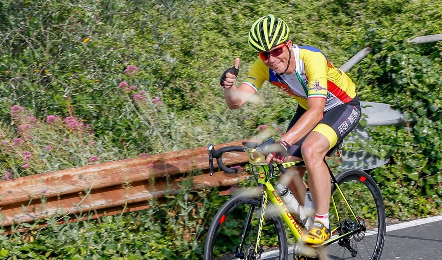 Dit jaar fietst Rob Elders in GirodiKika, Ride4Kids en KlimmentegenMS. Allemaal voor onderzoek naar ziekten.