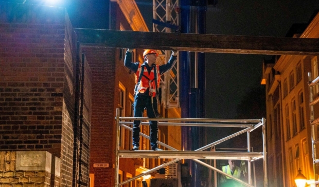<p>Waterschap Rivierenland oefende vorige week het sluiten van de coupure in de Waterpoort</p>