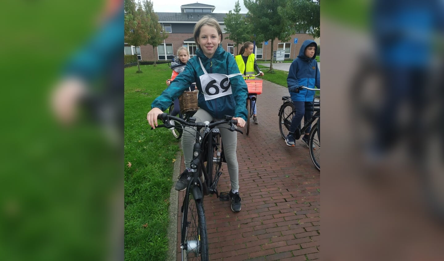 Leerlingen aan de start van het fietsexamen