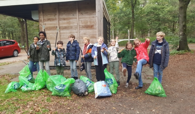 <p>Basisschoolleerlingen van Maupertus uit Driebergen ruimden vrijdagochtend zwerfafval en plastic op in het Doornse Gat.</p>