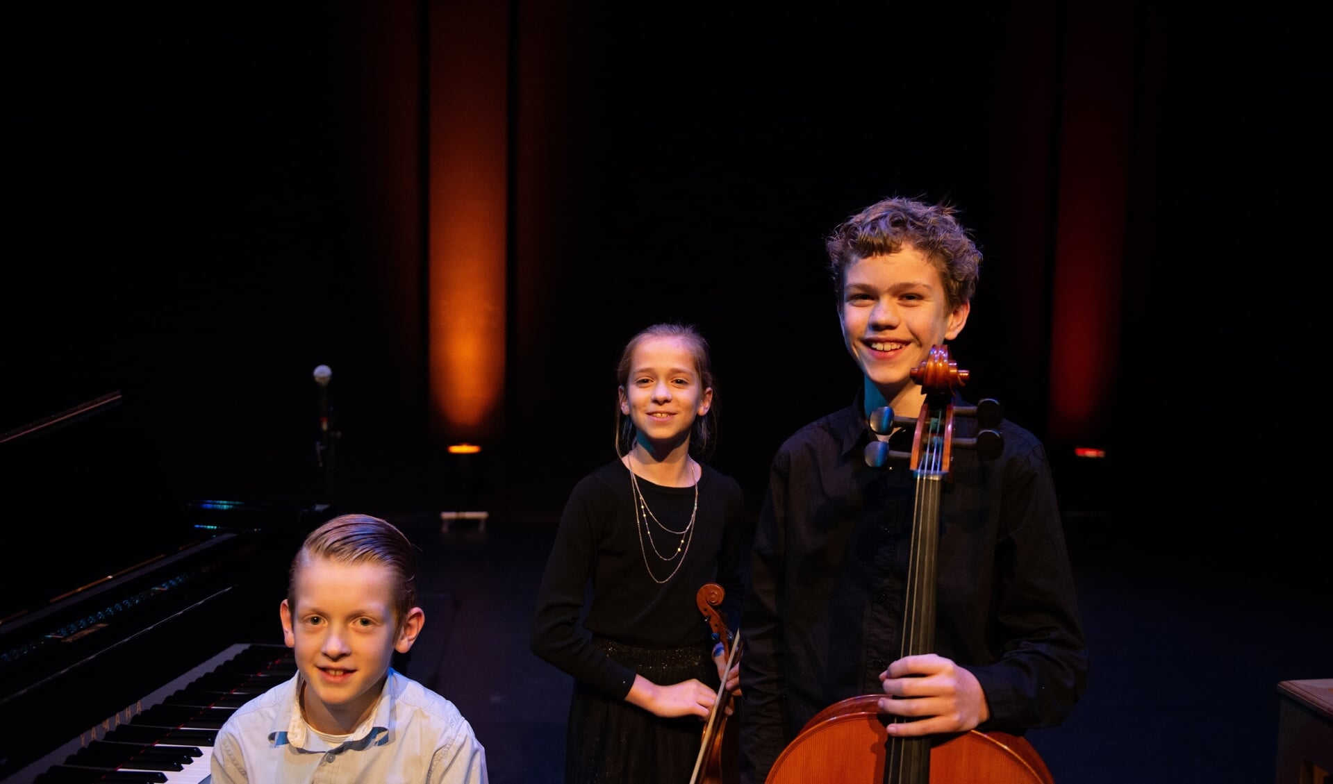 Drie Talentklas leerlingen bij een optreden in 2019.