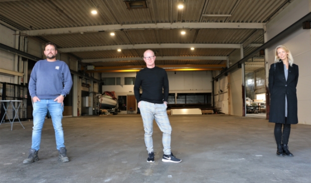 <p>In de hal van de teststraat, vlnr: Van Zeggelaar, Hiemstra en Kuiper.</p>