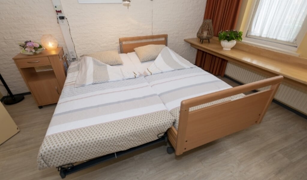 Een koppelbed is een logeerbed, dat in een handomdraai van een eenpersoons hoog-/laagzorgbed een volwaardig tweepersoonsbed maakt.