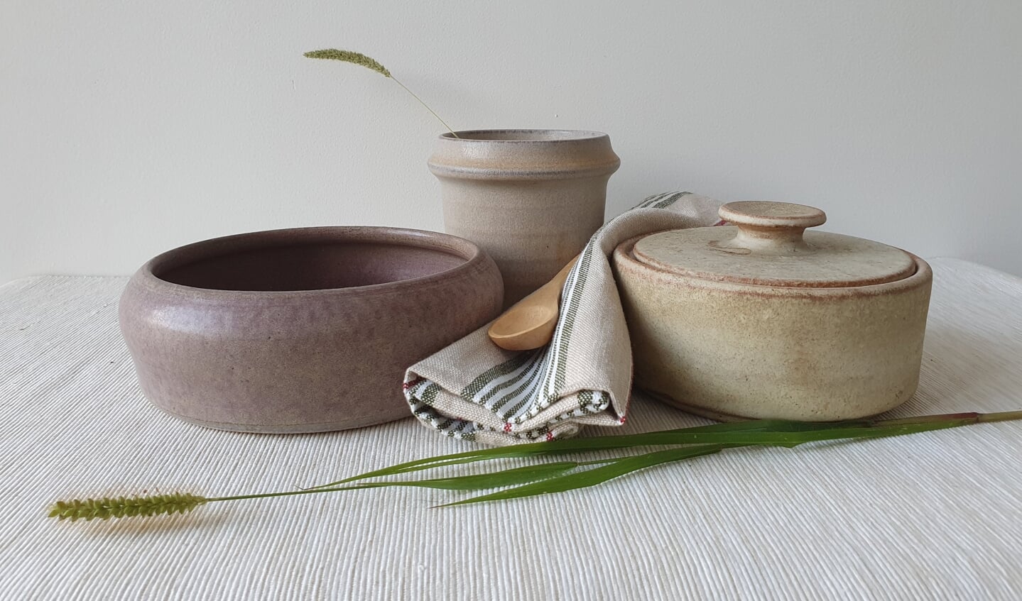 Pottery schalen van o.m. Terra Handwerk en Giro