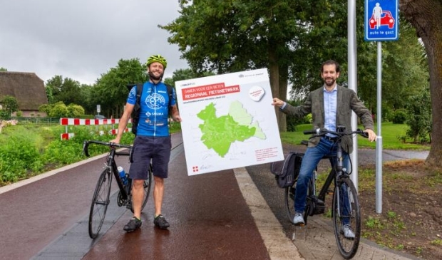 De fietskoerier en gedeputeerde Arne Schaddelee