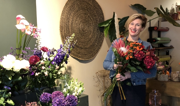 <p>Aritha van de Braak van Heart of Flowers wil nooit meer ergens anders werken dan in het leuke pandje aan de Dorpsstraat in Doorn.</p>