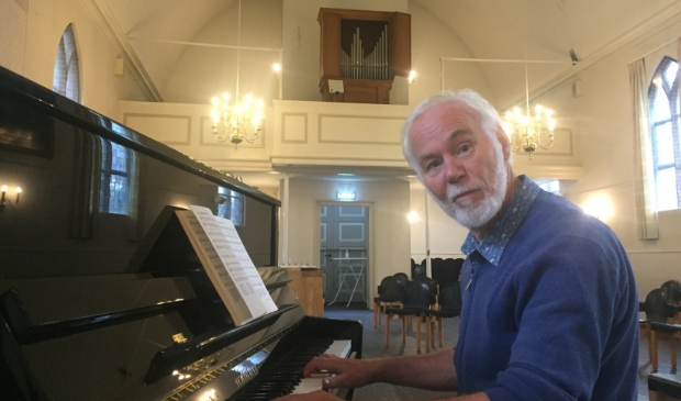 <p>Dick van der Niet speelt graag muziek van Barnard. Muziek is voor hem een ontdekkingstocht. ,,Het beroert je, het ontroert je."</p>