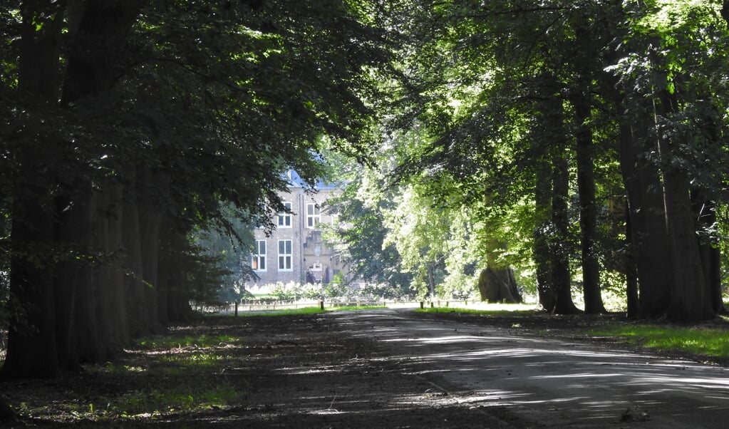 Oprijlaan Kasteel Moersbergen