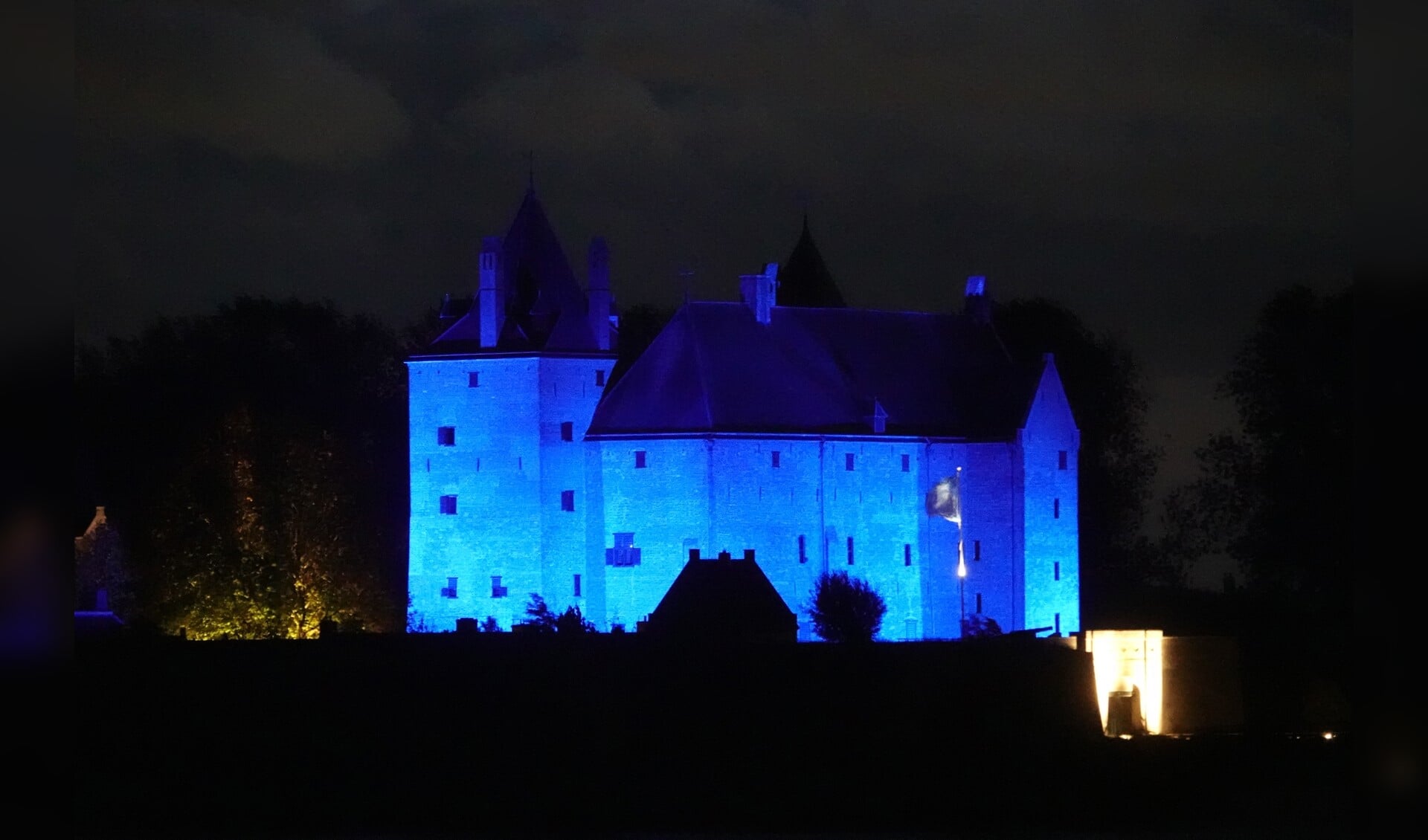 Slot Loevestein kleurt nog steeds blauw vanwege viering van 75 jaar Verenigde Naties