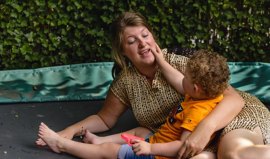 Jacoline Mouw uit Garderen met haar zoontje Dave.