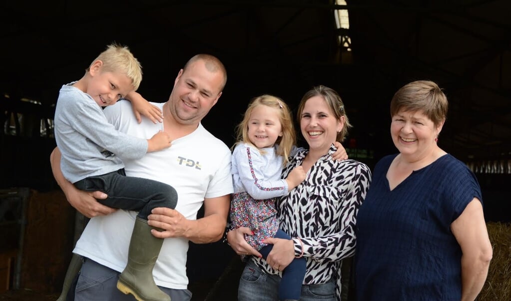 Siem, Levi, Sofie, Lisette en Saskia de Lange van de Biologische Melkgeitenhouderij Zuylestein.