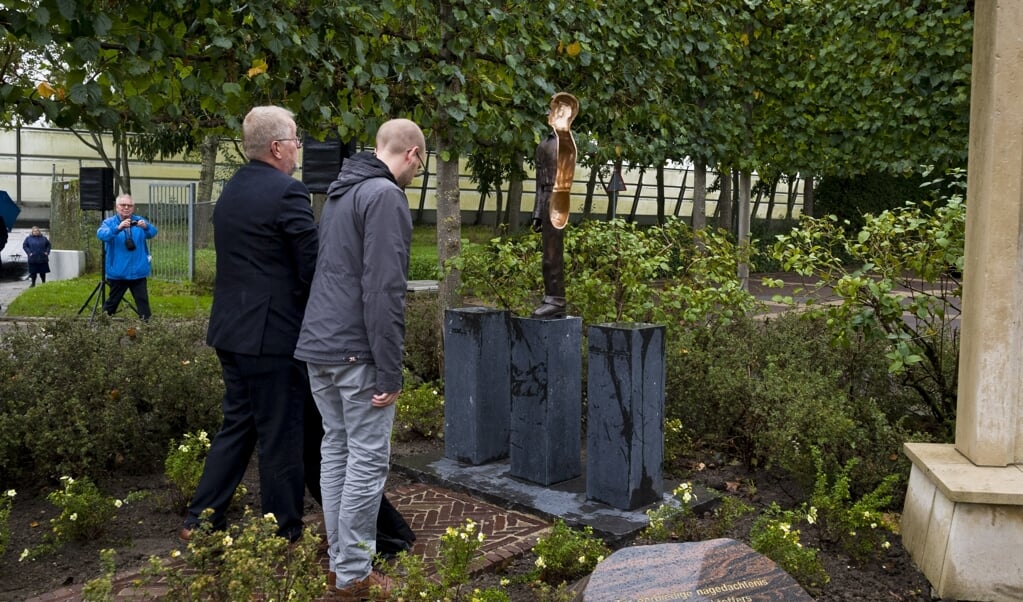 Onthulling kunstwerk Merwedegijzelaars Hardinxveld