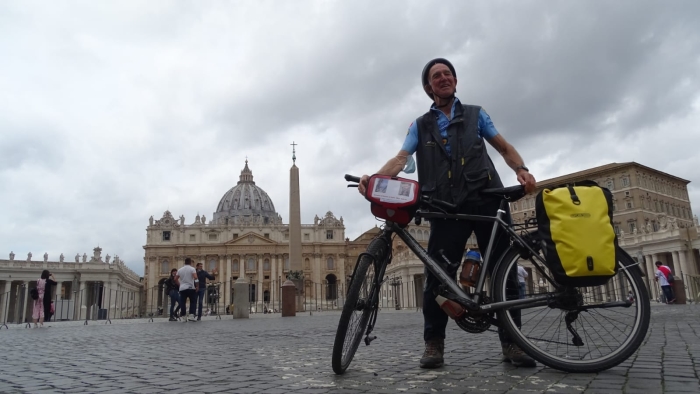 Paul op het Sint Pietersplein in Rome