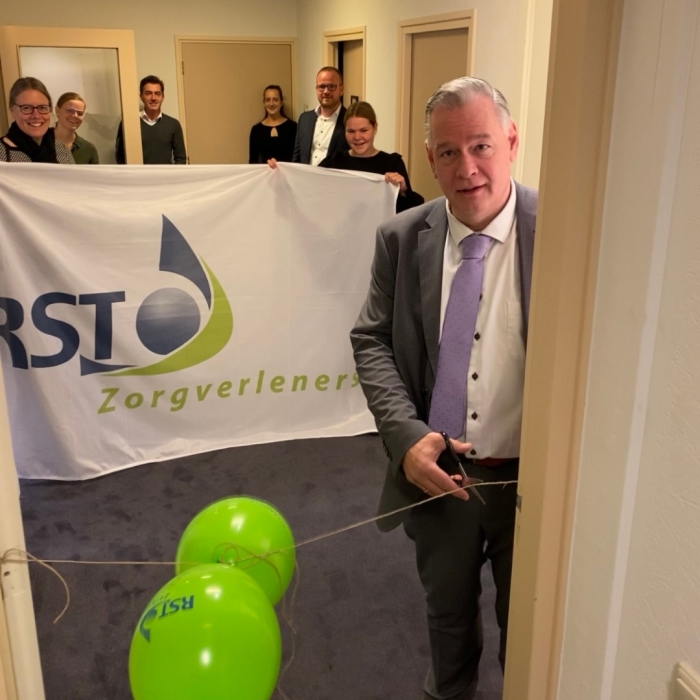 Peter Boudewijn, voorzitter van de raad van bestuur van RST Zorgverleners, verricht opening