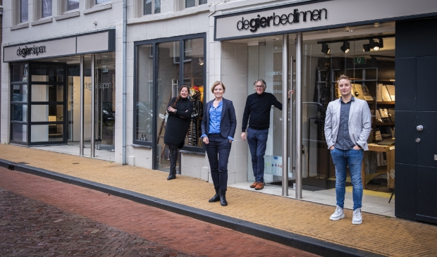 <p>De medewerkers bij het pand.</p>